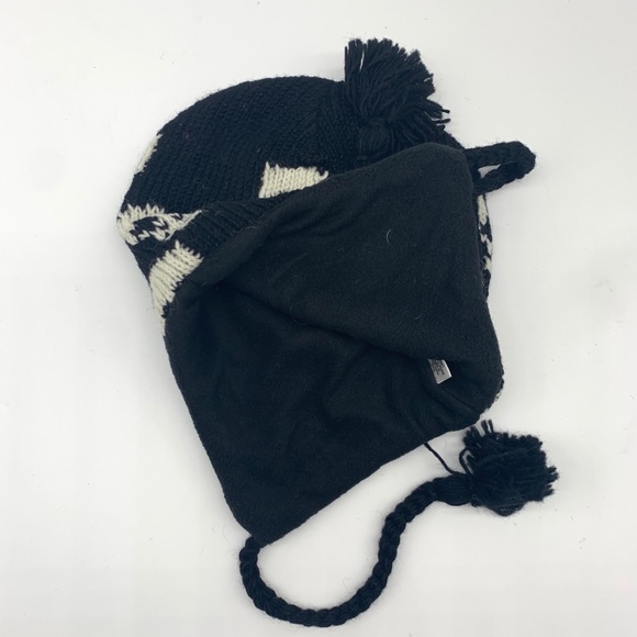 Skull Beanie - Picture 4 of 8